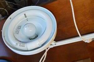 lot 192 image: White Desk Lamp