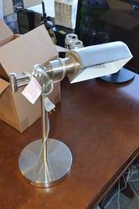lot 195 image: Metal Desk Lamp with No bulb