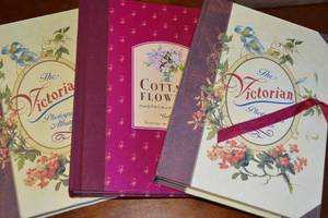 lot 197 image: Vintage Empty Photo Albums - 3-Pack