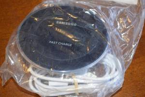 lot 206 image: Samsung Wireless Charging Pad