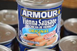 lot 420 image: Flat of Armour Vienna Sausage Cans&nbspBest by 07062025