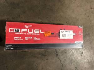 Milwaukee M18 FUEL 16 in. 18-Volt Lithium-Ion Brushless Battery Chainsaw (Tool-Only) Customer Returns See Pictures