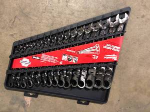 Milwaukee 144-Position Flex-Head Ratcheting Combination Wrench Set Metric (15-Piece)  Customer Returns See Pictures