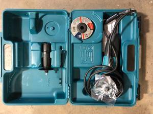 Makita 6 Amp Corded 4 in. Lightweight Angle Grinder with Grinding Wheel, Wheel Guard Side Handle Hard Case    Customer Returns See Pictures