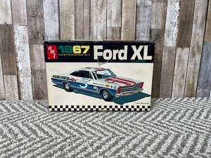 lot 19 image: 1967 Ford XL Hardtop Customizing Kit