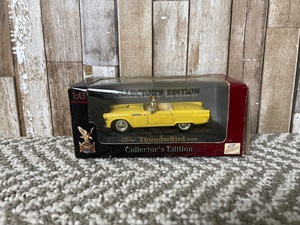 lot 262 image: Diecast 1955 Ford Thunderbird