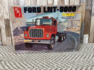 lot 240 image: Ford LNT-8000 Tractor