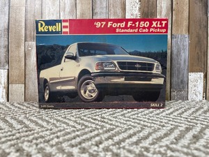 lot 225 image: 1997 Ford f-150 XLT Standard Pickup
