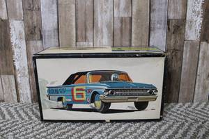 lot 112 image: 1961 Ford Starliner Convertible