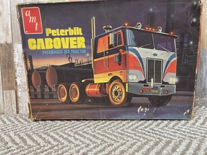 lot 254 image: Peterbuilt Cabover Pacemaker 352