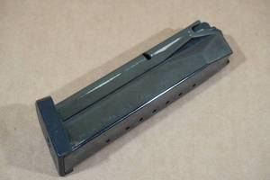 lot 49 image: Beretta 17 Round Magazine for 9mm Model 92