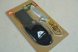 lot 78 image: Ozark Trail 7 Fixed Blade Knife