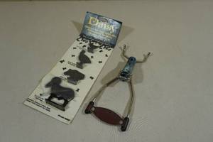 lot 103 image: Vintage Daisy Metal Air Gun Targets with Slingshot Frame