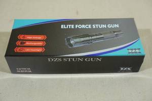 lot 104 image: Day Zero Elite Force Stun Gun Flashlight