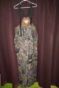 lot 140 image: Columbia Camo Waterproof Winter Bibs - Mens Large Tall