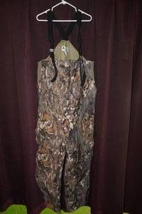 lot 142 image: Columbia Omni Heat Camo Winter Bibs - Mens XL Tall