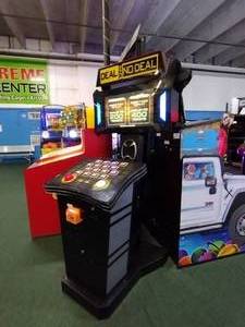 lot 28 image: Deal or No Deal StreetBar by Ice Arcade Game.