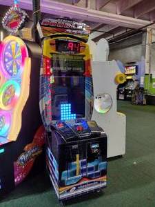 lot 27 image: DOUBLE UP STACKER Arcade Game