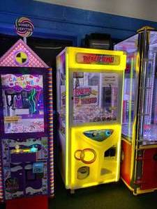 lot 63 image: Ticket Time Crane Machine by Smart Industries