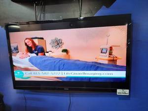 lot 89 image: Toshiba 50 TV with remote