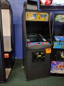 lot 40 image: Vintage Ms Pac Man Arcade by Midway a Bally Company