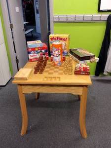 lot 189 image: (13) Games and (1) Game Table