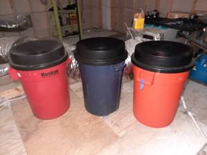 lot 244 image: (3) Round Containers with lids Huskee, Bronco, Rubbermaid