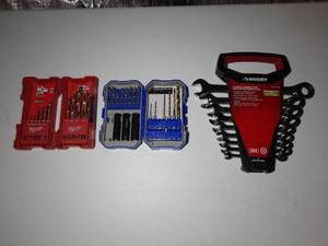 lot 249 image: Drill bits and combination wrenches