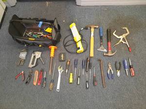 lot 207 image: Hand tools and a Workforce Tool Tote