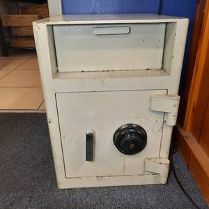 lot 137 image: SDS-01C Heavy Duty Front Loading Drop Safe