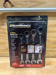lot 42 image: GEARWRENCH 4 Piece Metric Ratcheting Combination Wrench Set