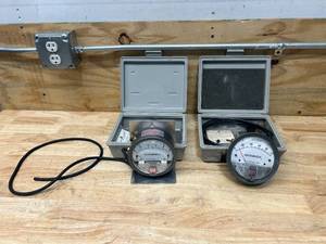 lot 69 image: Lot of 2- MAGNEHELIC Gauges