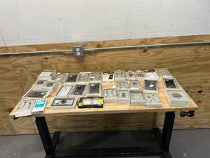 lot 85 image: Lot of Phone Accesssories