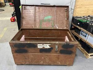 lot 121 image: Job Box