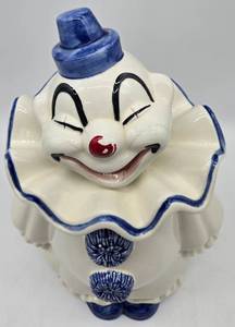 lot 48 image: Vintage 1930s Metlox Poppytrail Blue and White Clown Cookie Jar