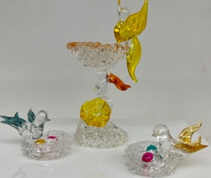 lot 71 image: Vintage SPAGHETTI GLASS Birds Lot Nests with Eggs In a Tree