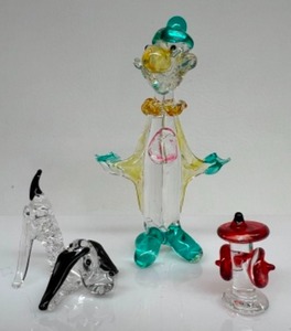 lot 75 image: Vintage Murano Glass Clown, Hound Dog & Fire Hydrant Colorful
