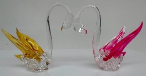 lot 77 image: Vintage Murano Glass SWANS Yellow & Pink