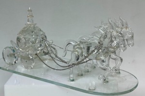 lot 79 image: Vintage SORELLE Crystal 2 Horse Drawn Cinderella Carriage on Glass Base