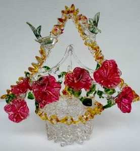 lot 68 image: Stunning Murano Spaghetti Glass  String Glass Wishing Well w Flowers & Bucket