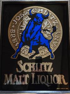 lot 33 image: Vintage 1984 Schlitz Malt Liquor The Bull Beer Mirrored Sign