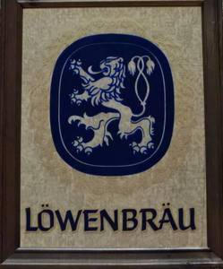 lot 62 image: Vintage LOWENBRAU German Beer Mirrored Wall Sign