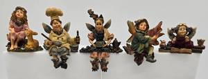 lot 105 image: 9 BOYD BEARS Folkstone Collection Figurines