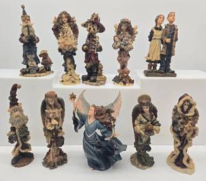 lot 107 image: 10 BOYD BEARS Folkstone & Christmas Figurines
