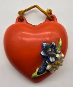 lot 116 image: Vintage Hummel Porcelain Heart Vase Germany