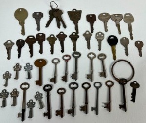 lot 147 image: Vintage Keys, Skeleton, Jail, Handcuff, Rusty & More