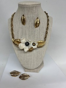 lot 186 image: Vintage LOUIS FERAUD Necklace & Earrings Set
