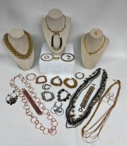 lot 187 image: Vintage Variety of Jewelry - Necklaces, Bracelets & Earrings - Runway Pieces