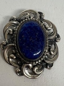 lot 191 image: Vintage DANECRAFT Lapis Lazuli Cabochon and Sterling Silver Brooch