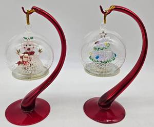 lot 171 image: Set of SORELLE Red Glass Stands & Lighted Ornaments